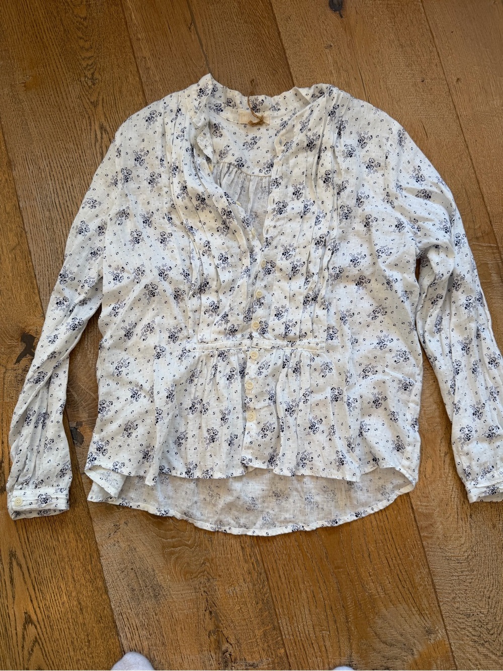 Cp shades Claudia size small Light Cream Floral Button-Front Women's Blouse
